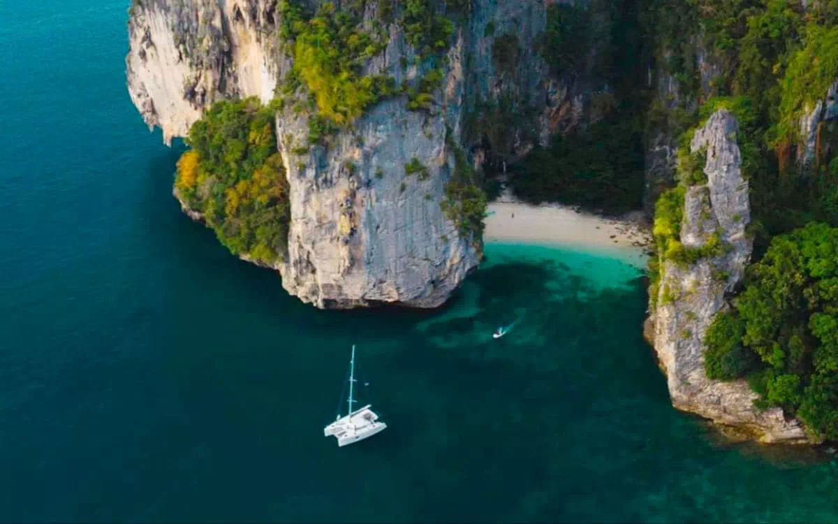 Charter Lagoon 400 Catamaran in Krabi view 13